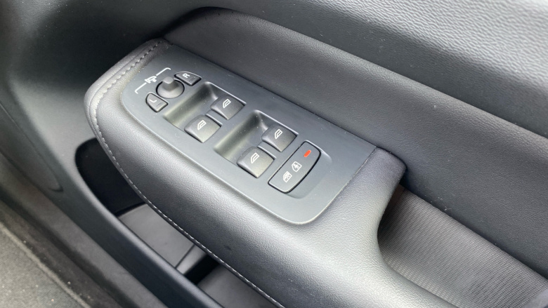 Volvo XC60 2.0 B5P Plus Dark 5dr AWD Geartronic Petrol Estate